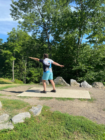 Andrew Streeter continues to demonstrate the disc golf X-Step with step 6, showing how to twist the whole body to the right as you release the disc.